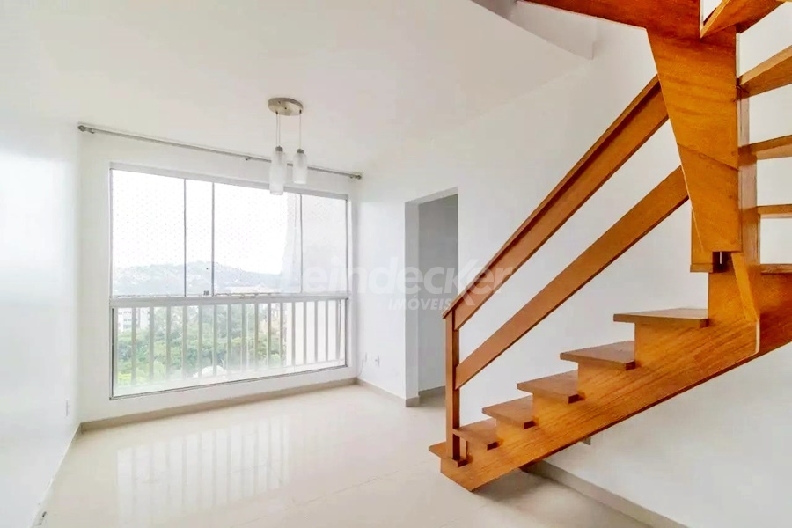 Cobertura para alugar com 130m², 2 dormitórios, 1 vaga no bairro Cristal em Porto Alegre