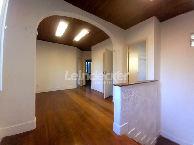 Conjunto para alugar com 73m², 2 vagas no bairro Higienópolis em Porto Alegre