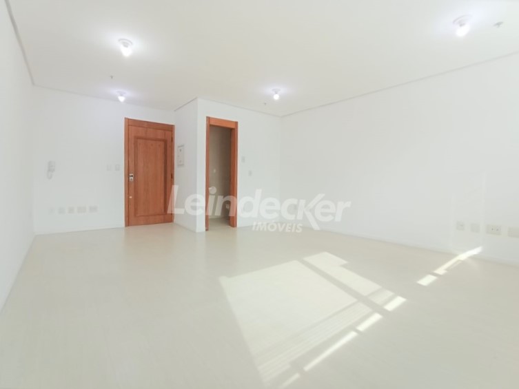 Sala para alugar com 39m², 1 vaga no bairro Auxiliadora em Porto Alegre