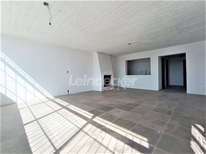Casa Comercial para alugar com 376m², 4 dormitórios, 4 vagas no bairro Três Figueiras em Porto Alegre