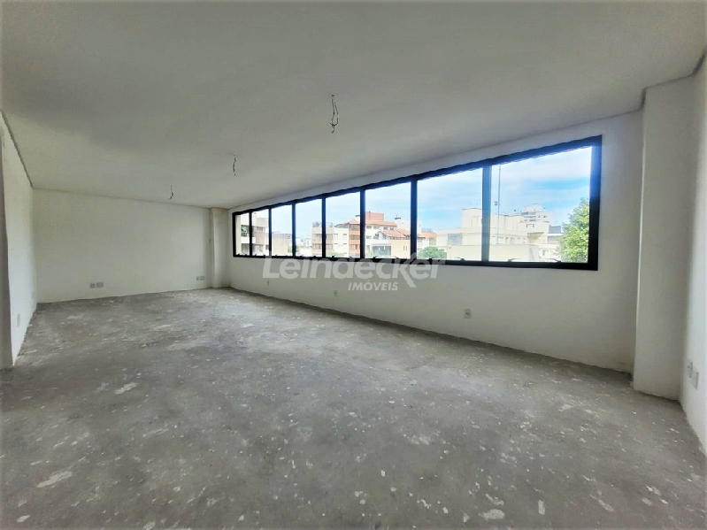 Sala para alugar com 47m², 1 vaga no bairro Auxiliadora em Porto Alegre