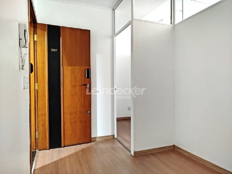 Sala para alugar com 44m², 1 vaga no bairro Higienópolis em Porto Alegre