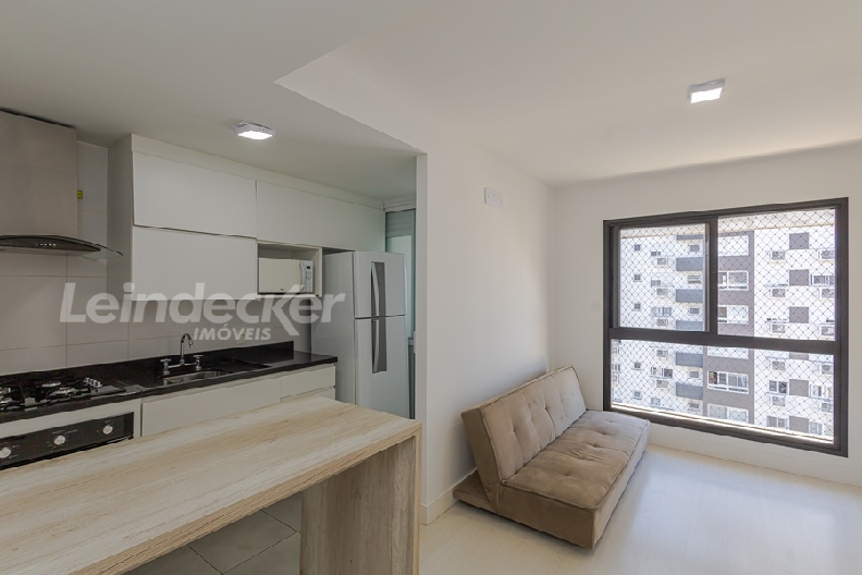 Apartamento para alugar com 40m², 1 dormitório, 1 vaga no bairro Central Parque em Porto Alegre