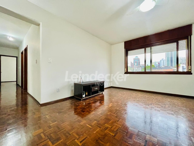 Apartamento para alugar com 109m², 3 dormitórios, 1 vaga no bairro Auxiliadora em Porto Alegre