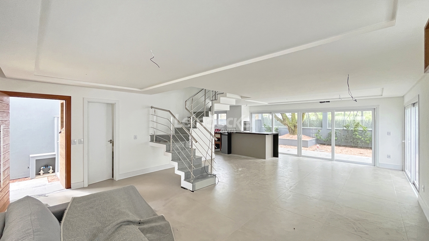 Casa em Condomínio para alugar com 334m², 3 dormitórios, 3 vagas no bairro Pedra Redonda em Porto Alegre