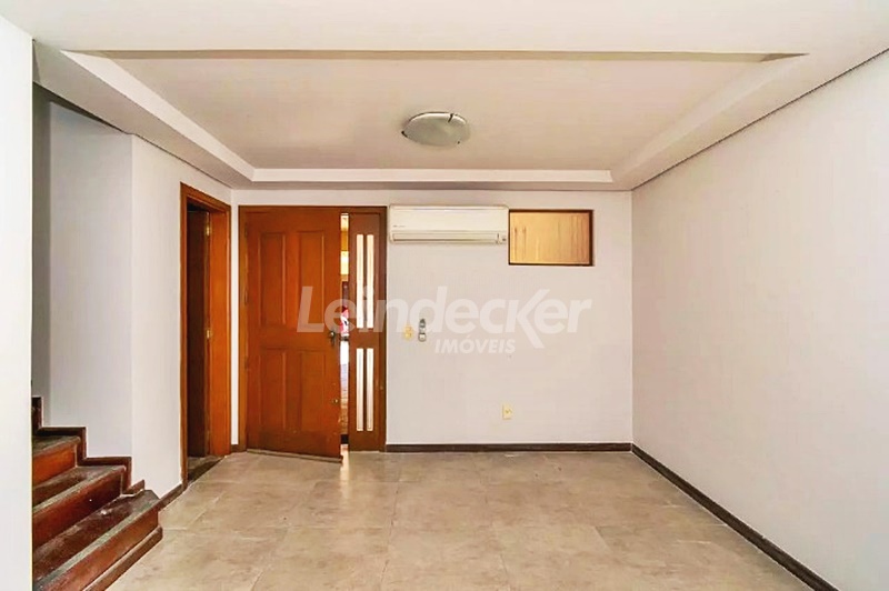 Casa para alugar com 205m², 3 dormitórios, 2 vagas no bairro Ipanema em Porto Alegre