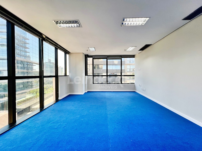 Sala para alugar com 52m², 1 vaga no bairro Três Figueiras em Porto Alegre