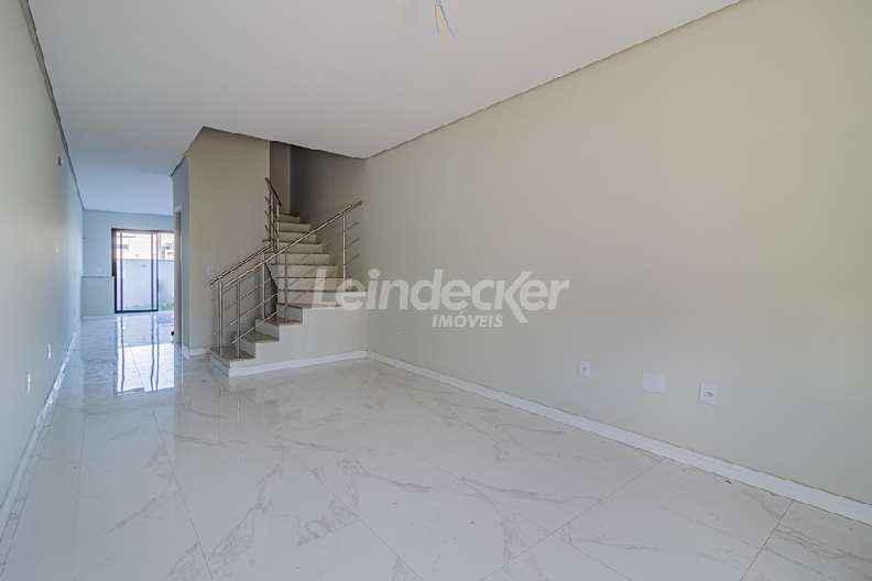 Casa para alugar com 108m², 2 dormitórios, 1 vaga no bairro Hipica em Porto Alegre