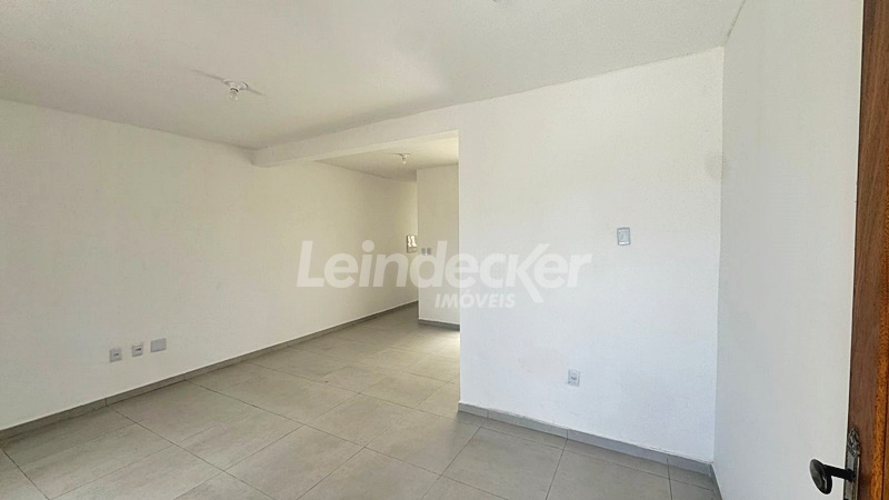 Casa para alugar com 78m², 2 dormitórios, 1 vaga no bairro Hipica em Porto Alegre