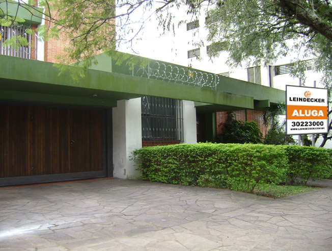 Casa Comercial para alugar com 318m², 3 dormitórios, 2 vagas no bairro Boa Vista em Porto Alegre