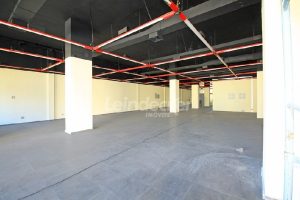 Loja para alugar com 805m², 11 vagas no bairro Partenon em Porto Alegre - Foto 2