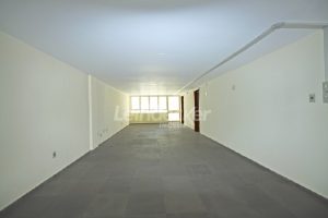 Loja para alugar com 805m², 11 vagas no bairro Partenon em Porto Alegre - Foto 6