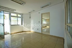 Loja para alugar com 805m², 11 vagas no bairro Partenon em Porto Alegre - Foto 16