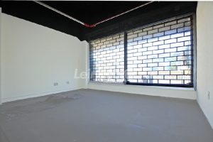 Loja para alugar com 805m², 11 vagas no bairro Partenon em Porto Alegre - Foto 17