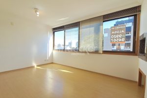 Apartamento para alugar com 73m², 3 dormitórios, 2 vagas no bairro Menino Deus em Porto Alegre - Foto 1