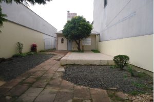 Casa Comercial para alugar com 110m², 2 dormitórios, 10 vagas no bairro Passo d'Areia em Porto Alegre - Foto 1