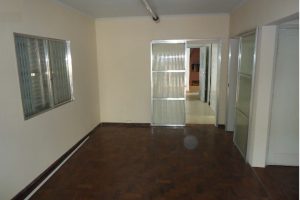 Casa Comercial para alugar com 110m², 2 dormitórios, 10 vagas no bairro Passo d'Areia em Porto Alegre - Foto 7