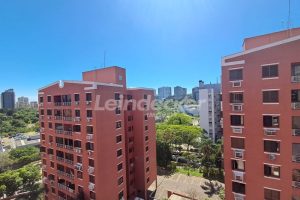 Apartamento para alugar com 73m², 3 dormitórios, 2 vagas no bairro Chácara das Pedras em Porto Alegre - Foto 5