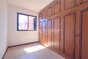 Apartamento para alugar com 73m², 3 dormitórios, 2 vagas no bairro Chácara das Pedras em Porto Alegre - Foto 11