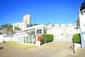 Casa em Condomínio para alugar com 272m², 3 dormitórios, 3 vagas no bairro Praia de Belas em Porto Alegre - Foto 1