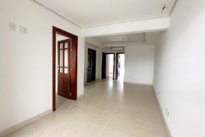 Casa em Condomínio para alugar com 272m², 3 dormitórios, 3 vagas no bairro Praia de Belas em Porto Alegre - Foto 2