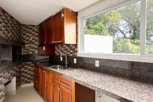 Casa em Condomínio para alugar com 272m², 3 dormitórios, 3 vagas no bairro Praia de Belas em Porto Alegre - Foto 12