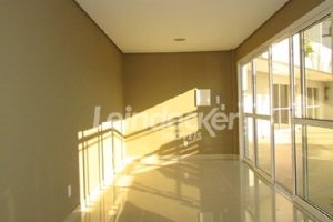 Casa em Condomínio para alugar com 272m², 3 dormitórios, 3 vagas no bairro Praia de Belas em Porto Alegre - Foto 34