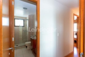 Apartamento para alugar com 110m², 3 dormitórios, 1 vaga no bairro Menino Deus em Porto Alegre - Foto 12