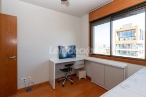 Apartamento para alugar com 110m², 3 dormitórios, 1 vaga no bairro Menino Deus em Porto Alegre - Foto 14