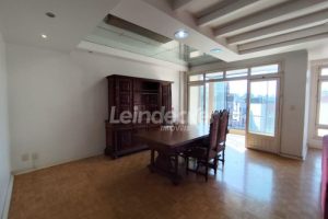 Apartamento para alugar com 130m², 3 dormitórios, 1 vaga no bairro Petrópolis em Porto Alegre - Foto 4