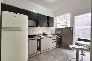 Casa para alugar com 223m², 2 dormitórios, 3 vagas no bairro Três Figueiras em Porto Alegre - Foto 9