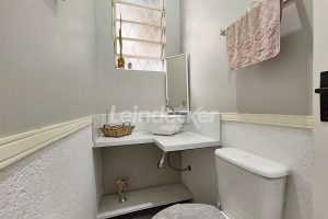 Casa para alugar com 223m², 2 dormitórios, 3 vagas no bairro Três Figueiras em Porto Alegre - Foto 11