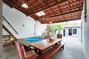 Casa para alugar com 223m², 2 dormitórios, 3 vagas no bairro Três Figueiras em Porto Alegre - Foto 23