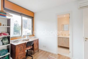 Apartamento para alugar com 161m², 3 dormitórios, 3 vagas no bairro Moinhos de Vento em Porto Alegre - Foto 17