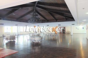 Conjunto para alugar com 1.441m², 6 vagas no bairro Independência em Porto Alegre - Foto 4