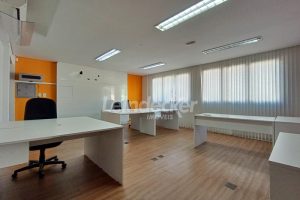 Prédio para alugar com 600m², 1 vaga no bairro Petrópolis em Porto Alegre - Foto 33