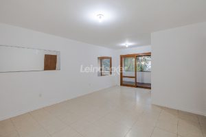 Apartamento para alugar com 100m², 3 dormitórios, 2 vagas no bairro Passo d'Areia em Porto Alegre - Foto 2
