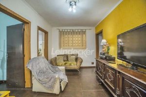 Casa Comercial para alugar com 240m², 4 dormitórios, 2 vagas no bairro Azenha em Porto Alegre - Foto 7