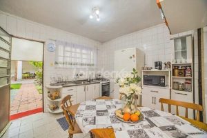 Casa Comercial para alugar com 240m², 4 dormitórios, 2 vagas no bairro Azenha em Porto Alegre - Foto 11