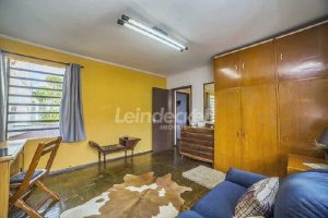 Casa Comercial para alugar com 240m², 4 dormitórios, 2 vagas no bairro Azenha em Porto Alegre - Foto 17