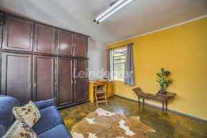 Casa Comercial para alugar com 240m², 4 dormitórios, 2 vagas no bairro Azenha em Porto Alegre - Foto 18