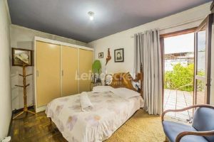 Casa Comercial para alugar com 240m², 4 dormitórios, 2 vagas no bairro Azenha em Porto Alegre - Foto 23