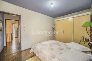 Casa Comercial para alugar com 240m², 4 dormitórios, 2 vagas no bairro Azenha em Porto Alegre - Foto 24