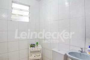 Casa Comercial para alugar com 240m², 4 dormitórios, 2 vagas no bairro Azenha em Porto Alegre - Foto 31