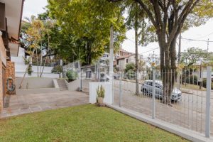 Casa Comercial para alugar com 306m², 4 dormitórios, 4 vagas no bairro Três Figueiras em Porto Alegre - Foto 4