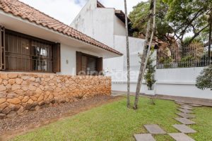 Casa Comercial para alugar com 306m², 4 dormitórios, 4 vagas no bairro Três Figueiras em Porto Alegre - Foto 6