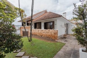 Casa Comercial para alugar com 306m², 4 dormitórios, 4 vagas no bairro Três Figueiras em Porto Alegre - Foto 7