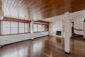 Casa Comercial para alugar com 306m², 4 dormitórios, 4 vagas no bairro Três Figueiras em Porto Alegre - Foto 14