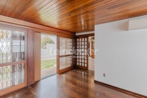 Casa Comercial para alugar com 306m², 4 dormitórios, 4 vagas no bairro Três Figueiras em Porto Alegre - Foto 16