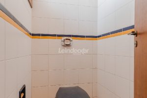 Casa Comercial para alugar com 306m², 4 dormitórios, 4 vagas no bairro Três Figueiras em Porto Alegre - Foto 22